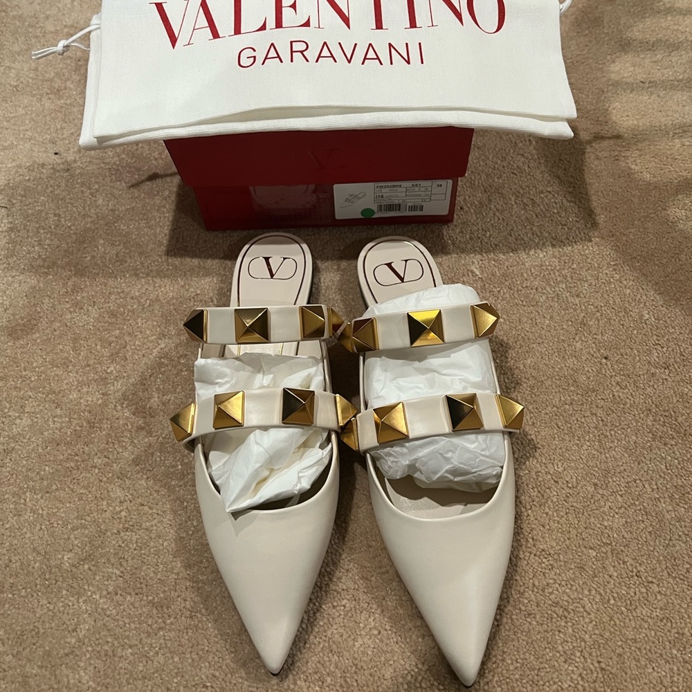 Valentino ROCKSTUD Ivory mules BNIB sz 38/8